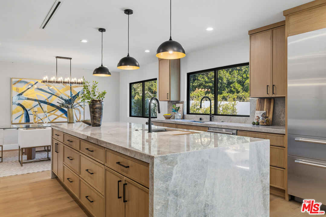 5032 Bluebell Avenue Valley Village, CA 91607 - Photo 3 of 75