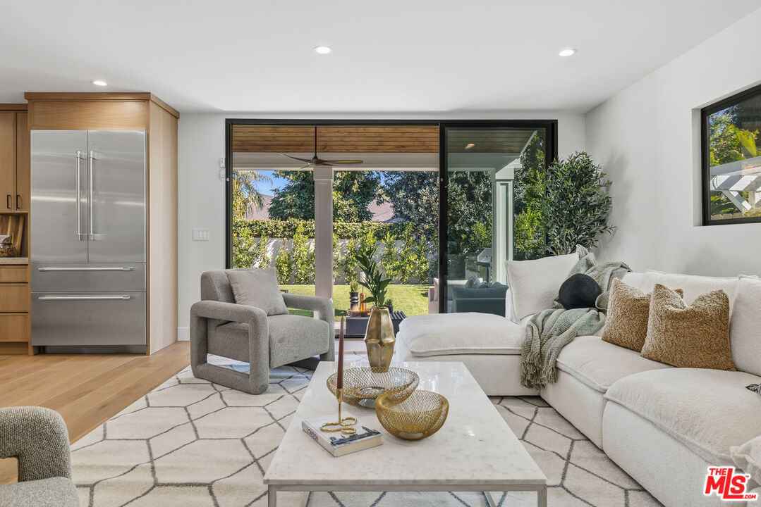 5032 Bluebell Avenue Valley Village, CA 91607 - Photo 4 of 75