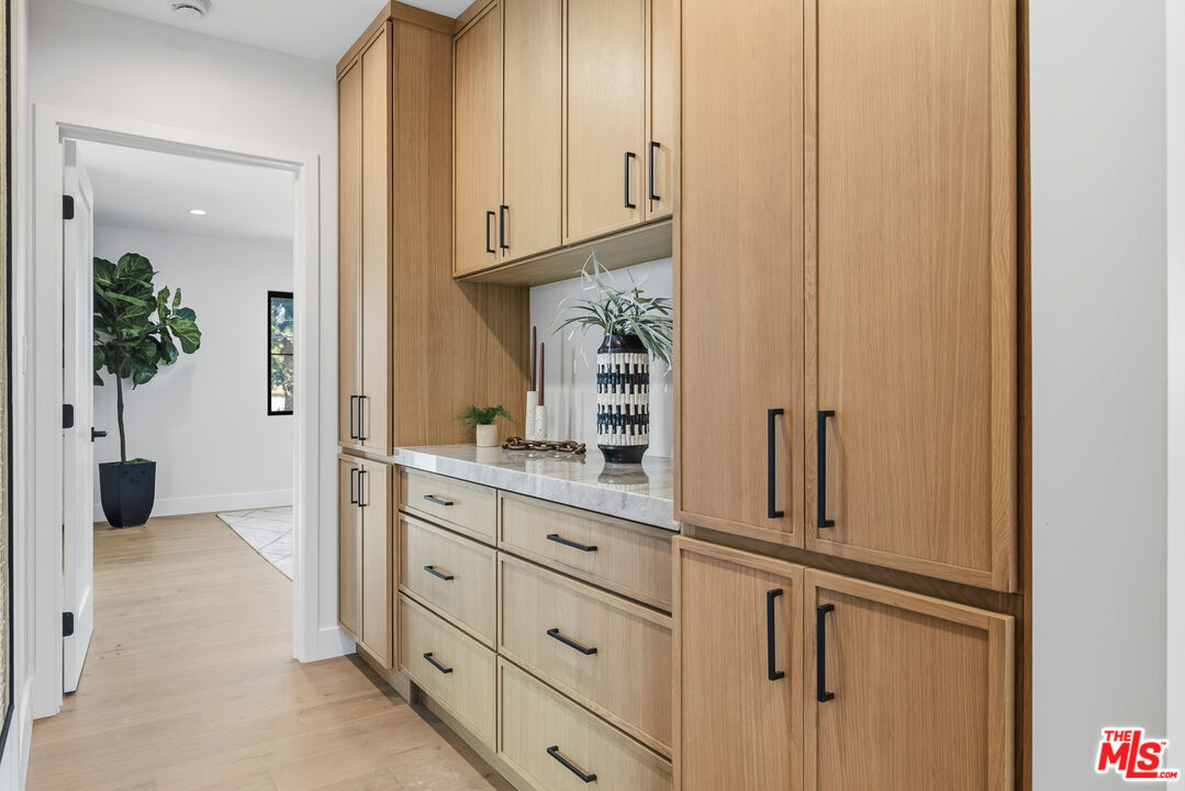 5032 Bluebell Avenue Valley Village, CA 91607 - Photo 10 of 75