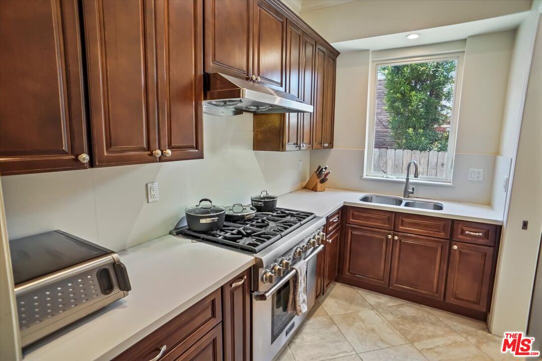 1701 Roscomare Road Los Angeles, CA 90077 - Photo 17 of 45