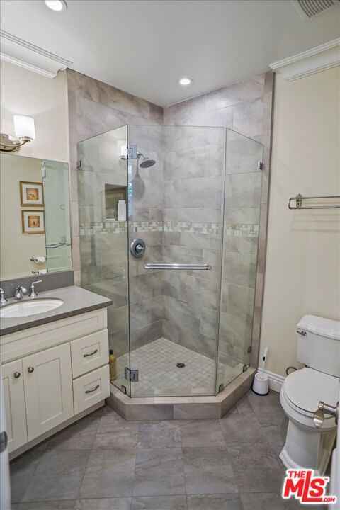 1701 Roscomare Road Los Angeles, CA 90077 - Photo 22 of 45