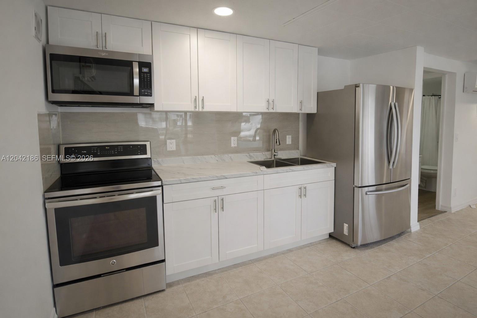 2260 Southwest 85th Way Davie, FL 33324 - Photo 6 of 37