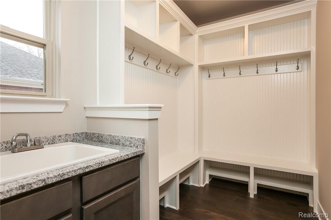 22366 Brantingham Road Macomb, MI 48044 - Photo 19 of 41 019-3644855-large.jpg