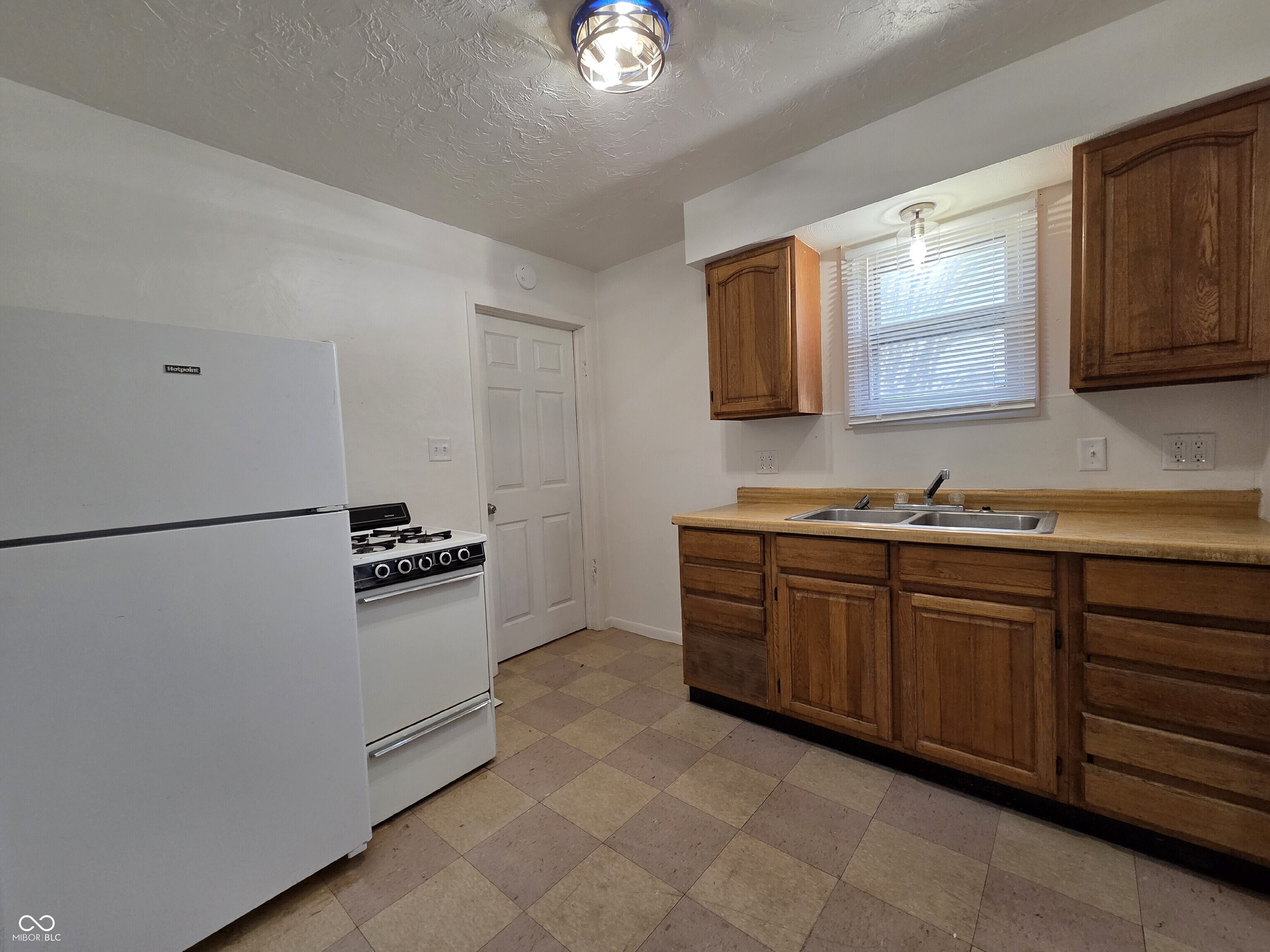 702 West 23rd Street Anderson, IN 46016 - Photo 7 of 13