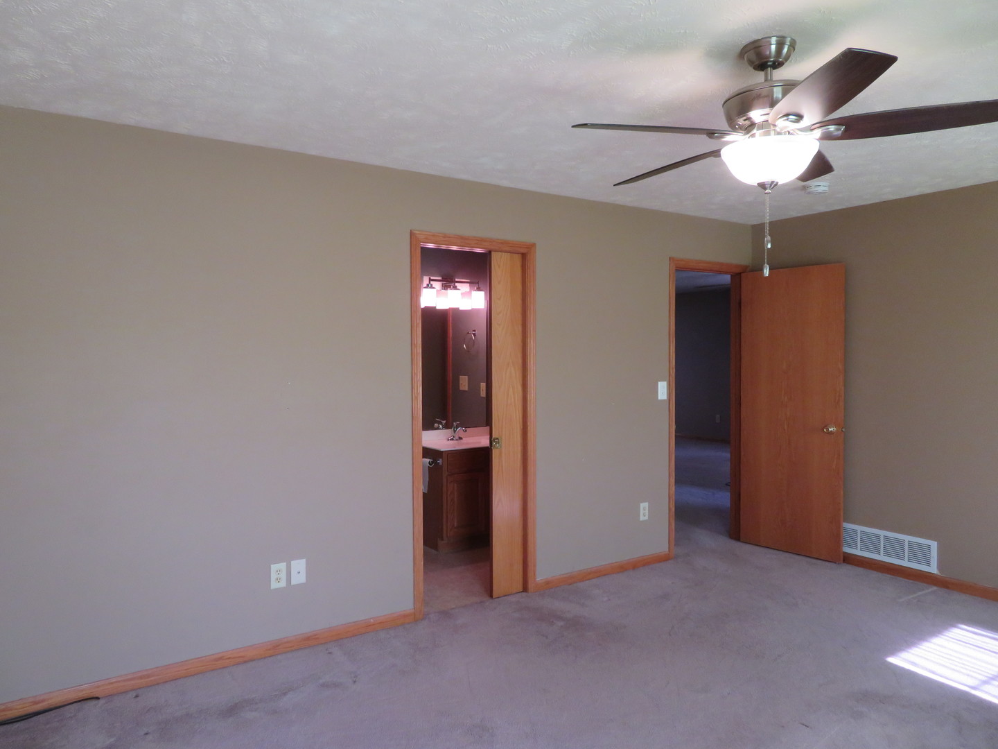 440 South Peace Road, Unit 440 Sycamore, IL 60178 - Photo 13 of 19 a view of an empty room with a chandelier fan