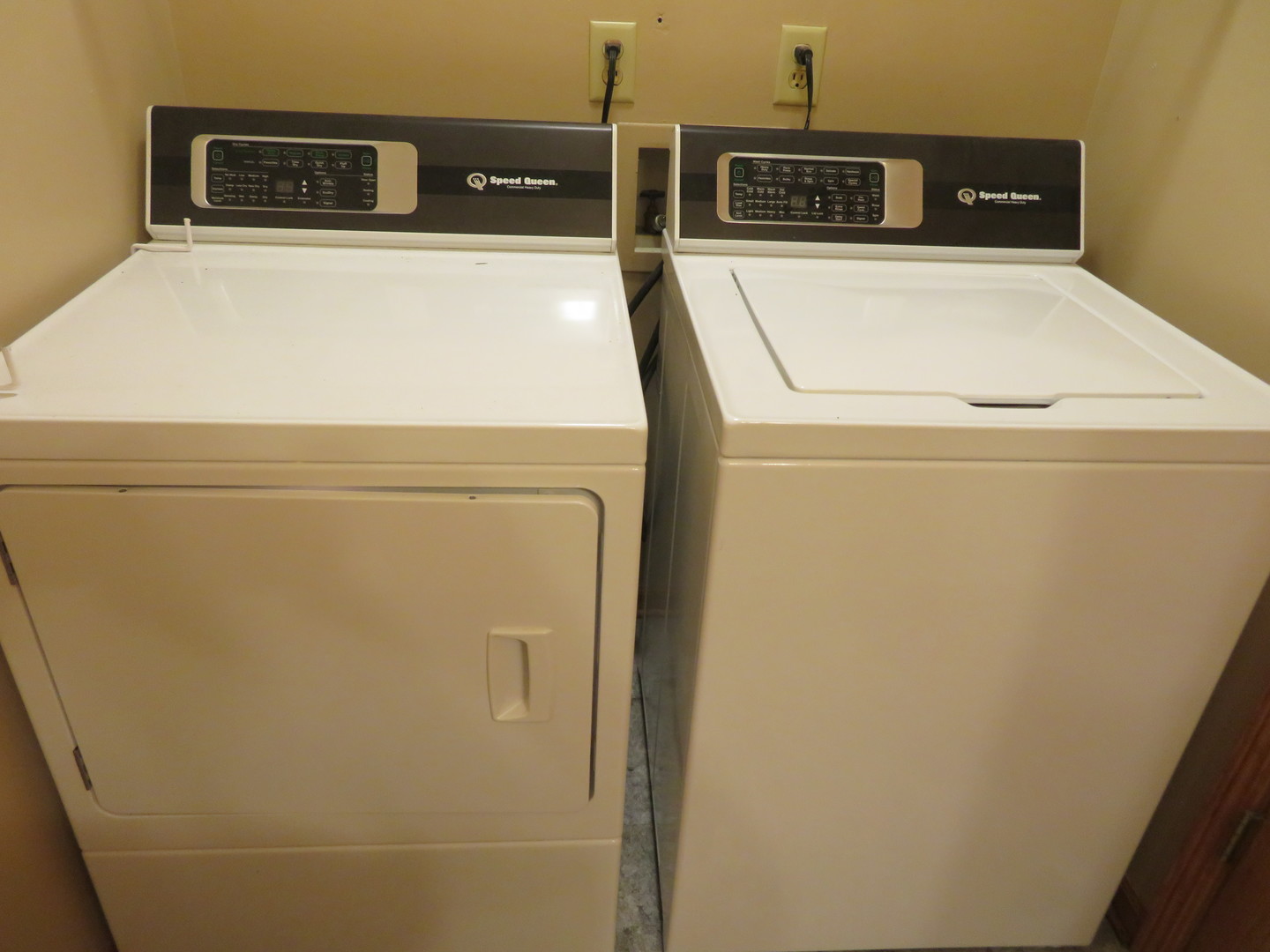 440 South Peace Road, Unit 440 Sycamore, IL 60178 - Photo 16 of 19 a utility room with dryer and washer