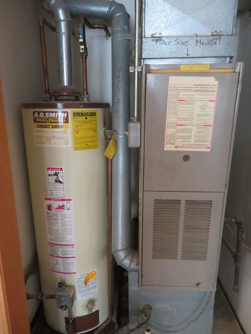 440 South Peace Road, Unit 440 Sycamore, IL 60178 - Photo 19 of 19 a bathroom with a sink and a mirror