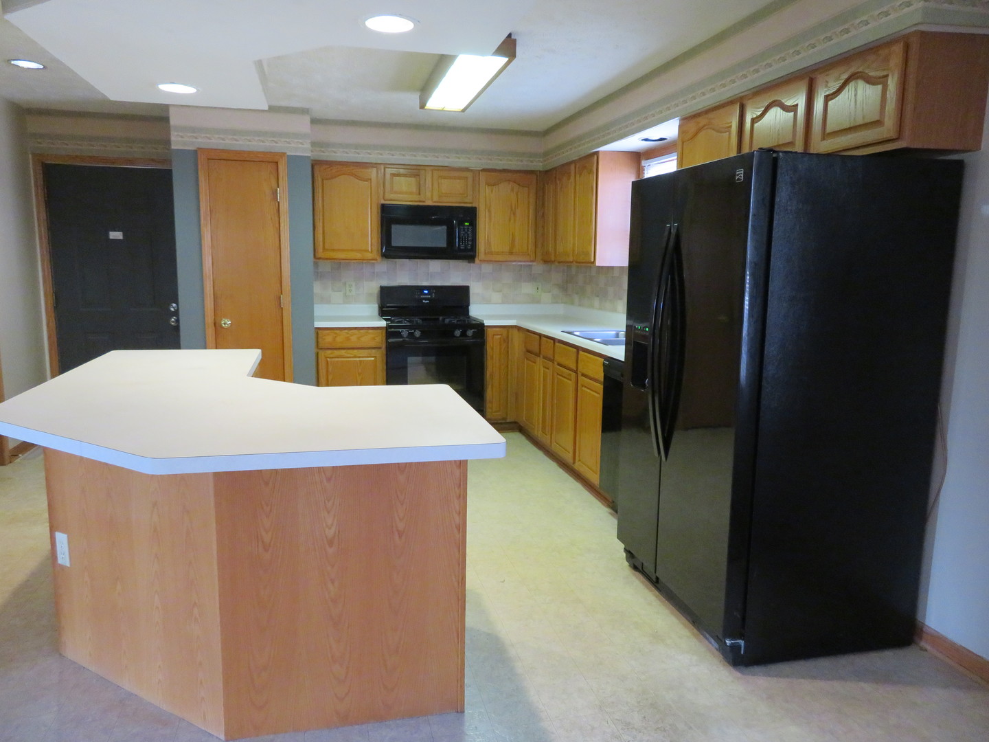 440 South Peace Road, Unit 440 Sycamore, IL 60178 - Photo 3 of 19 a kitchen with stainless steel appliances a refrigerator and a stove