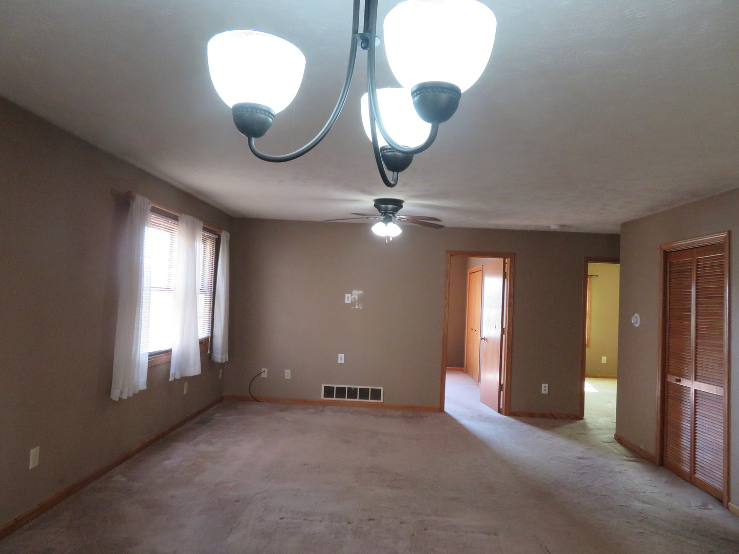 440 South Peace Road, Unit 440 Sycamore, IL 60178 - Photo 6 of 19 an empty room with windows and fan