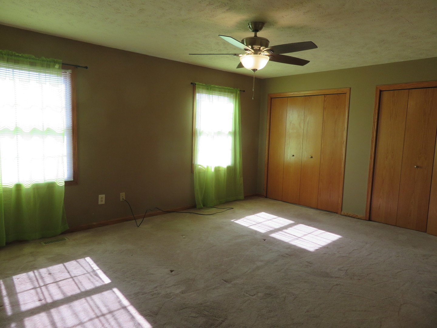 440 South Peace Road, Unit 440 Sycamore, IL 60178 - Photo 8 of 19 a view of an empty room with a window