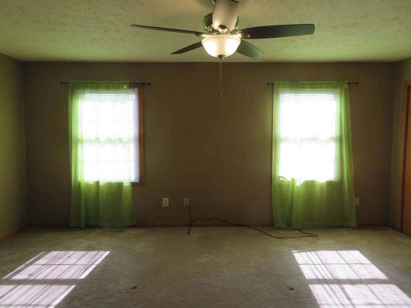 440 South Peace Road, Unit 440 Sycamore, IL 60178 - Photo 9 of 19 a view of an empty room with a window