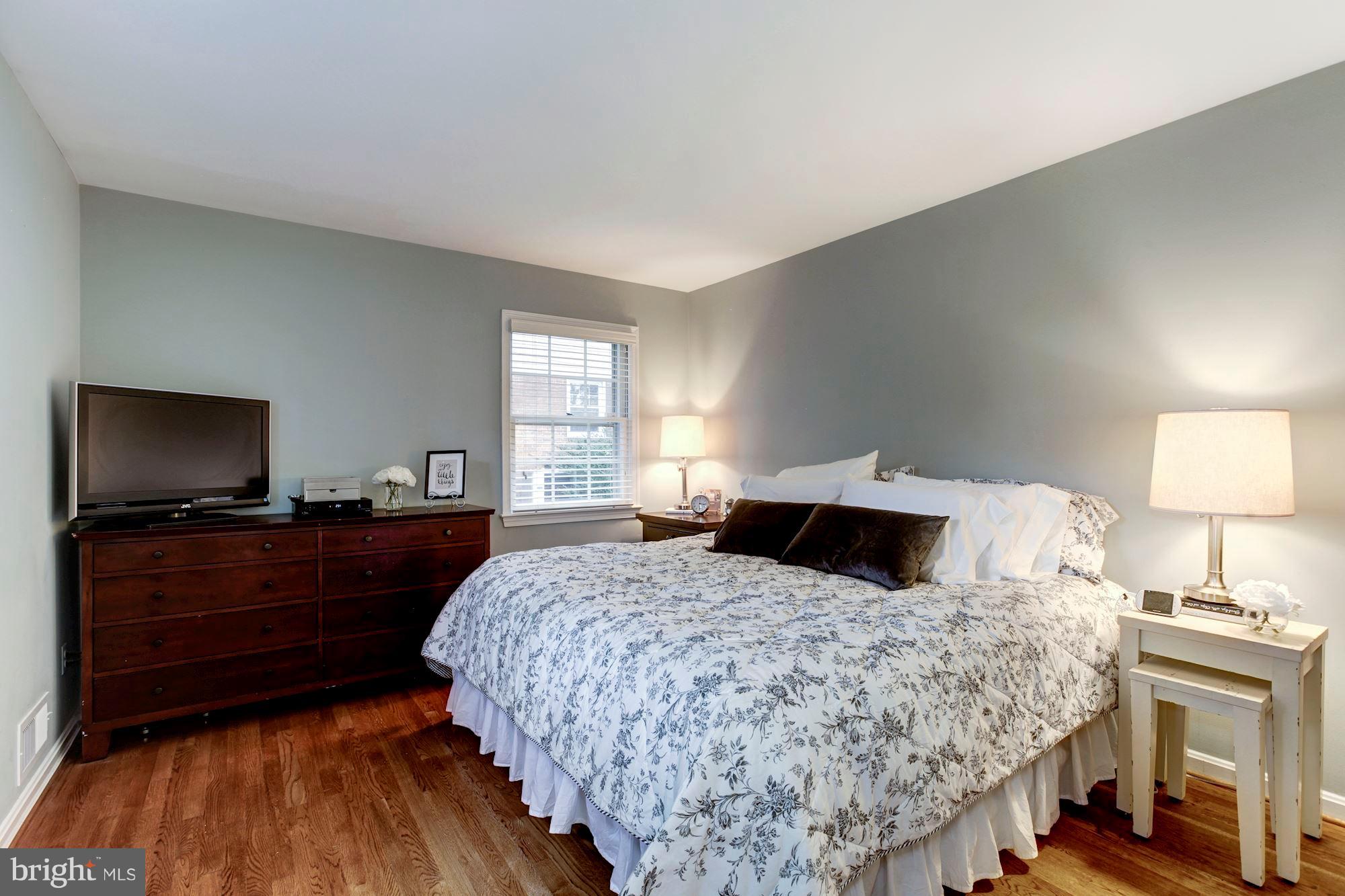 8102 Postoak Road Potomac, MD 20854 - Photo 14 of 29 Master Bedroom
