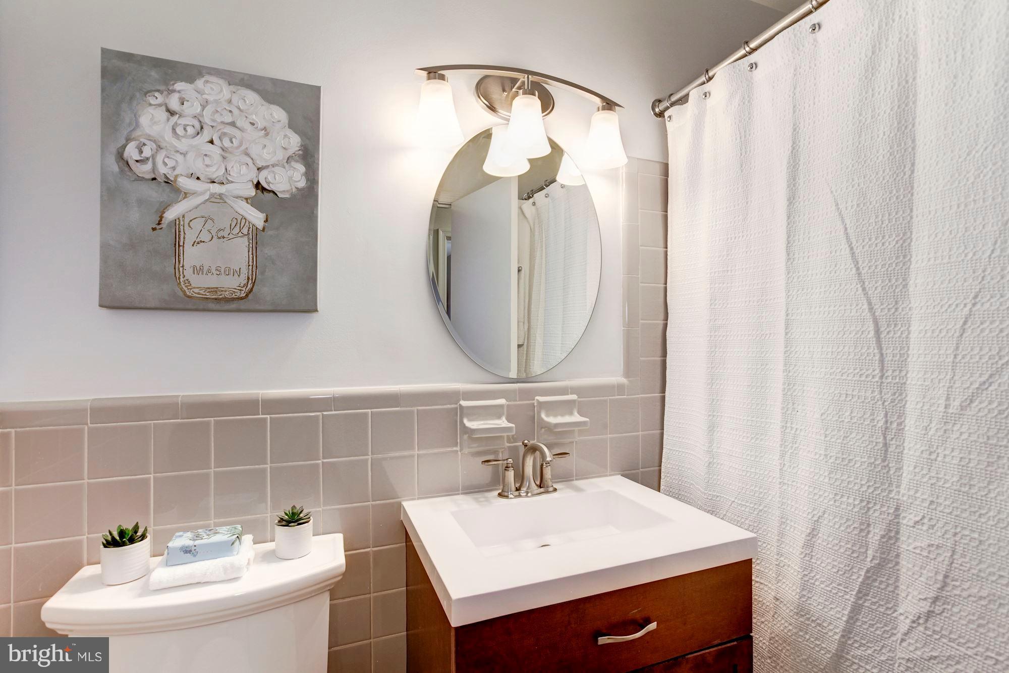 8102 Postoak Road Potomac, MD 20854 - Photo 17 of 29 Full Bath