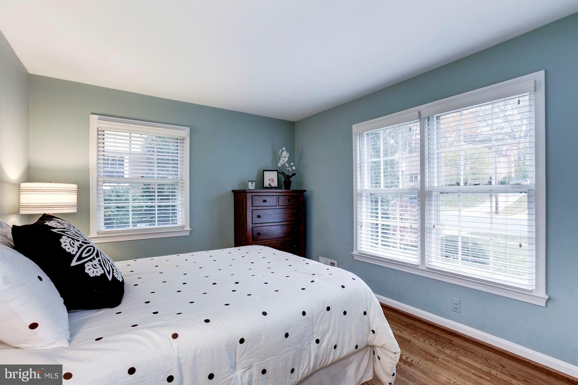 8102 Postoak Road Potomac, MD 20854 - Photo 18 of 29 Bedroom 3