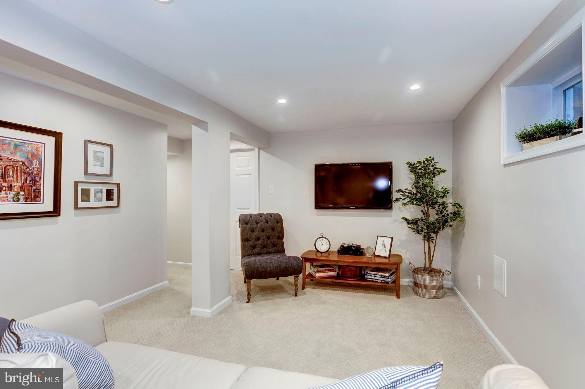 8102 Postoak Road Potomac, MD 20854 - Photo 25 of 29 2nd Family Room