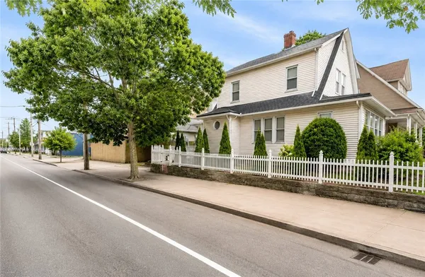 $410,000 | 912 Narragansett Boulevard, Providence, RI 02905