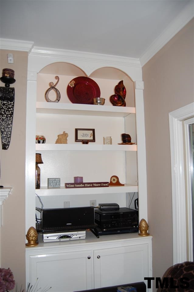 9505 Meadowmont Lane Raleigh, NC 27615 - Photo 10 of 18 a living room with a book shelf