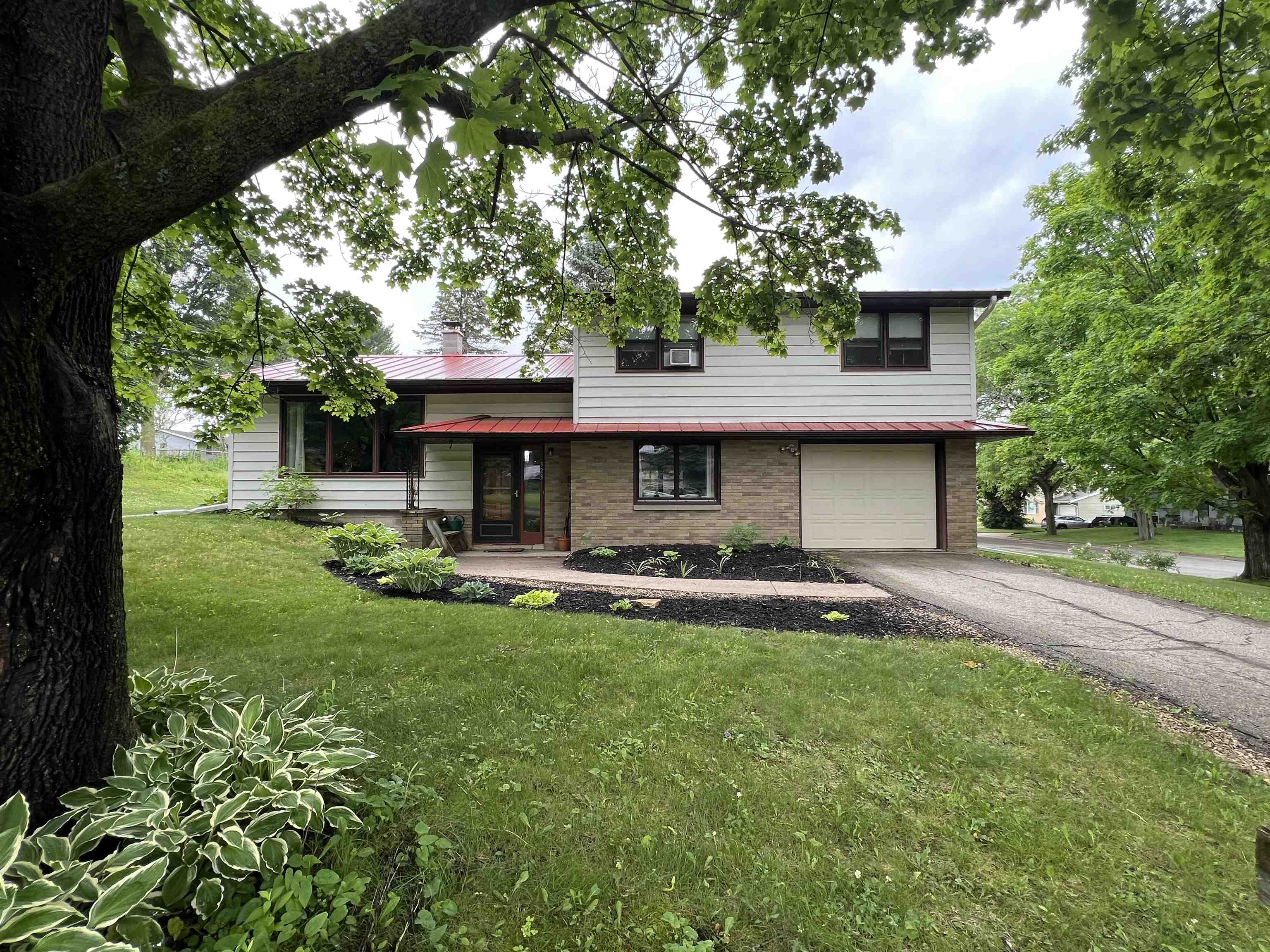 323 Pine Street Viroqua, WI 54665 - Photo 1 of 26