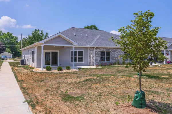a view of a house with a yard