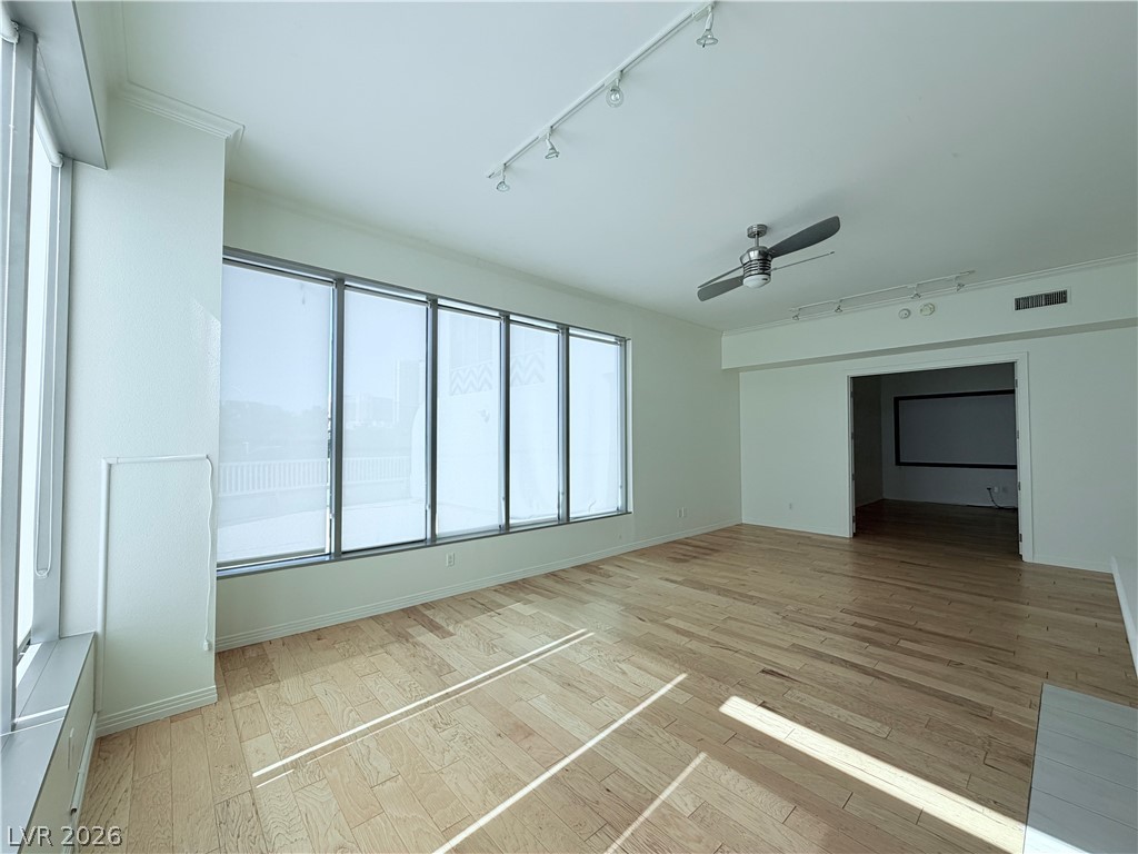 360 East Desert Inn Road, Unit 402 Las Vegas, NV 89109 - Photo 14 of 19