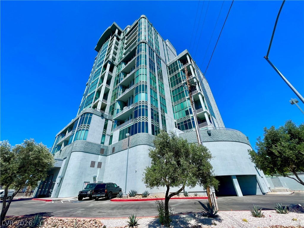 360 East Desert Inn Road, Unit 402 Las Vegas, NV 89109 - Photo 32 of 36