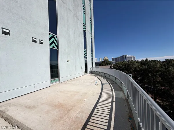 $4,500 | 360 East Desert Inn Road, Unit 402, Las Vegas, NV 89109