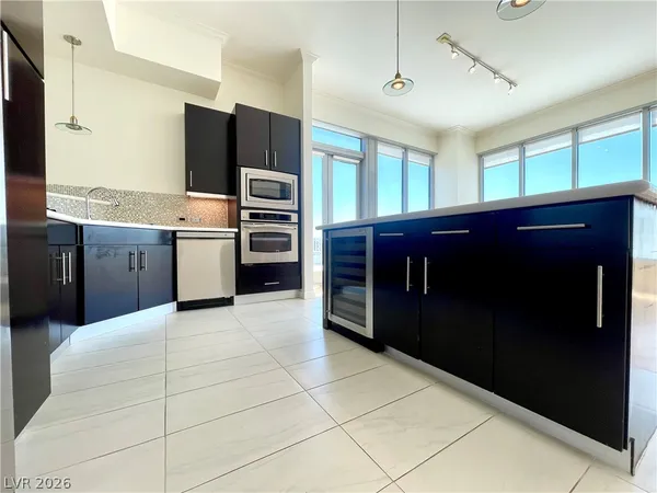 $4,500 | 360 East Desert Inn Road, Unit 402, Las Vegas, NV 89109