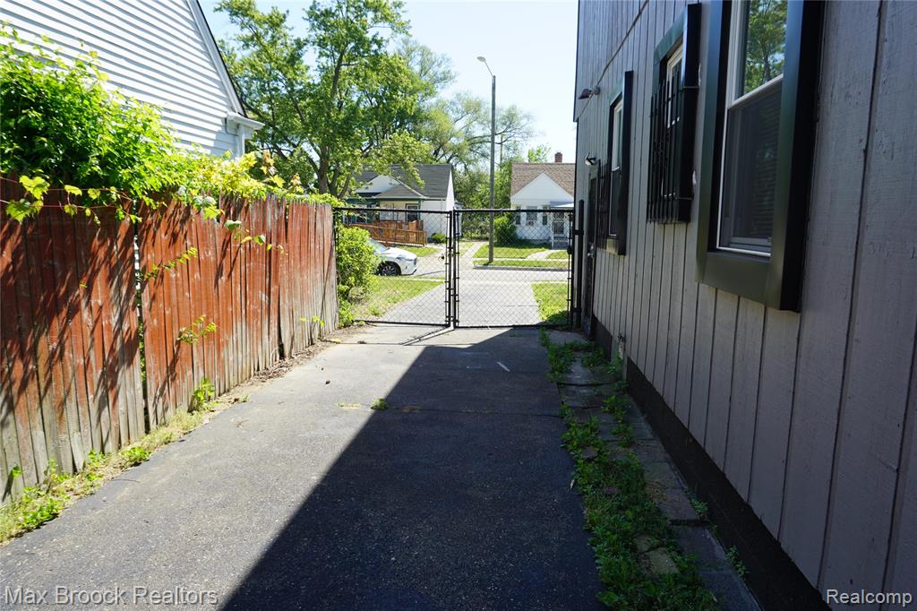 20009 Indiana Street Detroit, MI 48221 - Photo 21 of 25