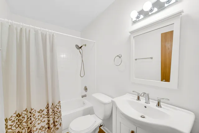 $219,900 | 535 Normandie Lane, Unit 535, Round Lake Beach, IL 60073