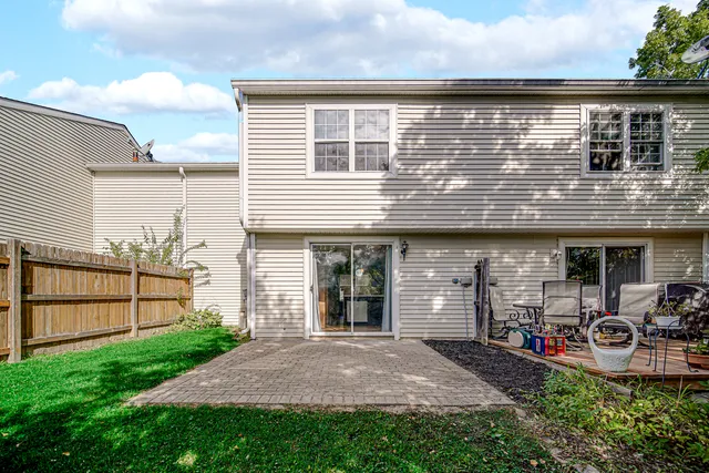 $219,900 | 535 Normandie Lane, Unit 535, Round Lake Beach, IL 60073