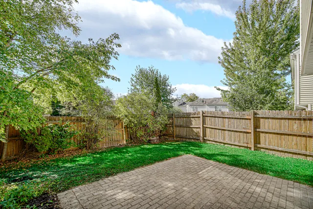 $219,900 | 535 Normandie Lane, Unit 535, Round Lake Beach, IL 60073