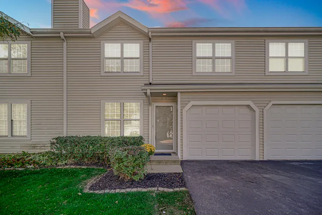 $219,900 | 535 Normandie Lane, Unit 535, Round Lake Beach, IL 60073