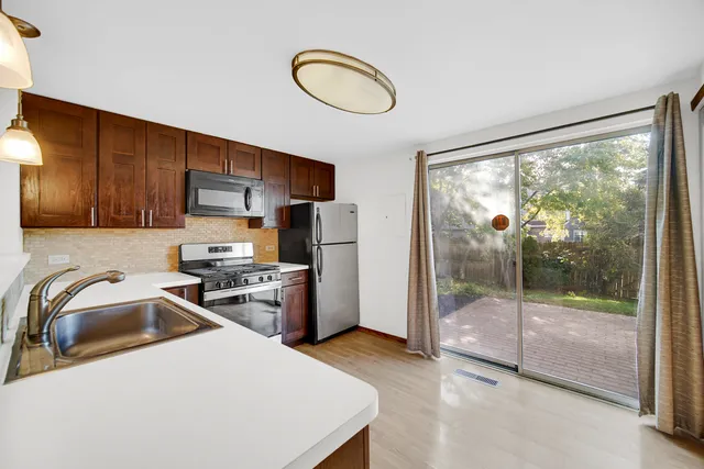 $219,900 | 535 Normandie Lane, Unit 535, Round Lake Beach, IL 60073