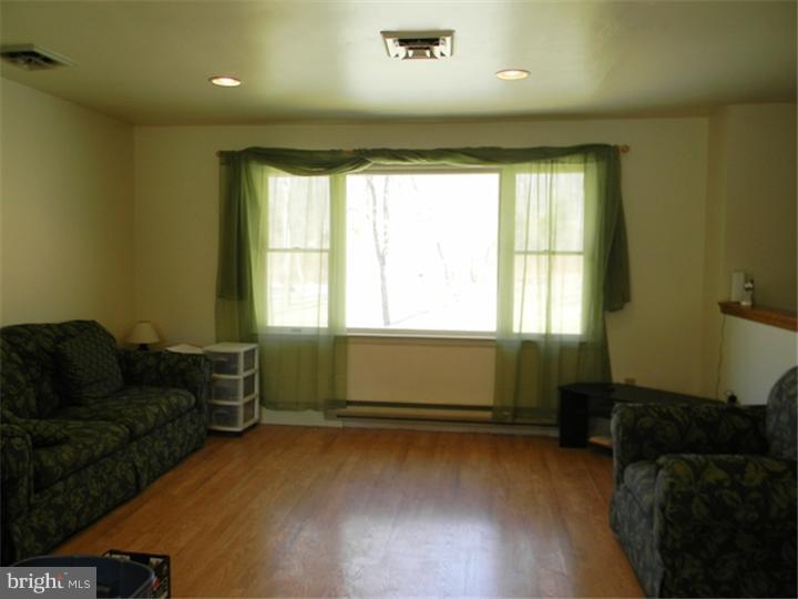 633 Longview Road Boyertown, PA 19512 - Photo 8 of 25 Gallery Image 8