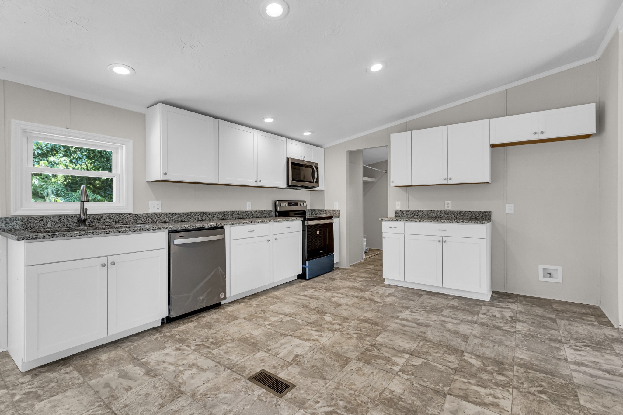 1892 Rock Springs Road Columbia, TN 38401 - Photo 11 of 32 Gallery Image 11