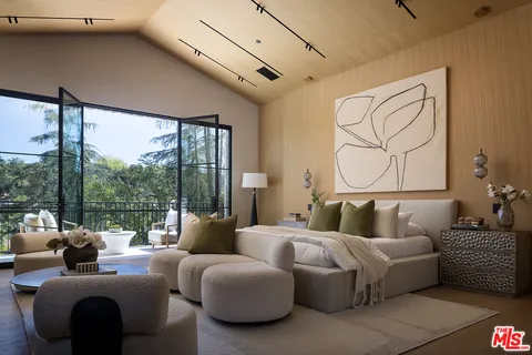 $19,950,000 | 5544 Hoback Glen Road, Hidden Hills, CA 91302