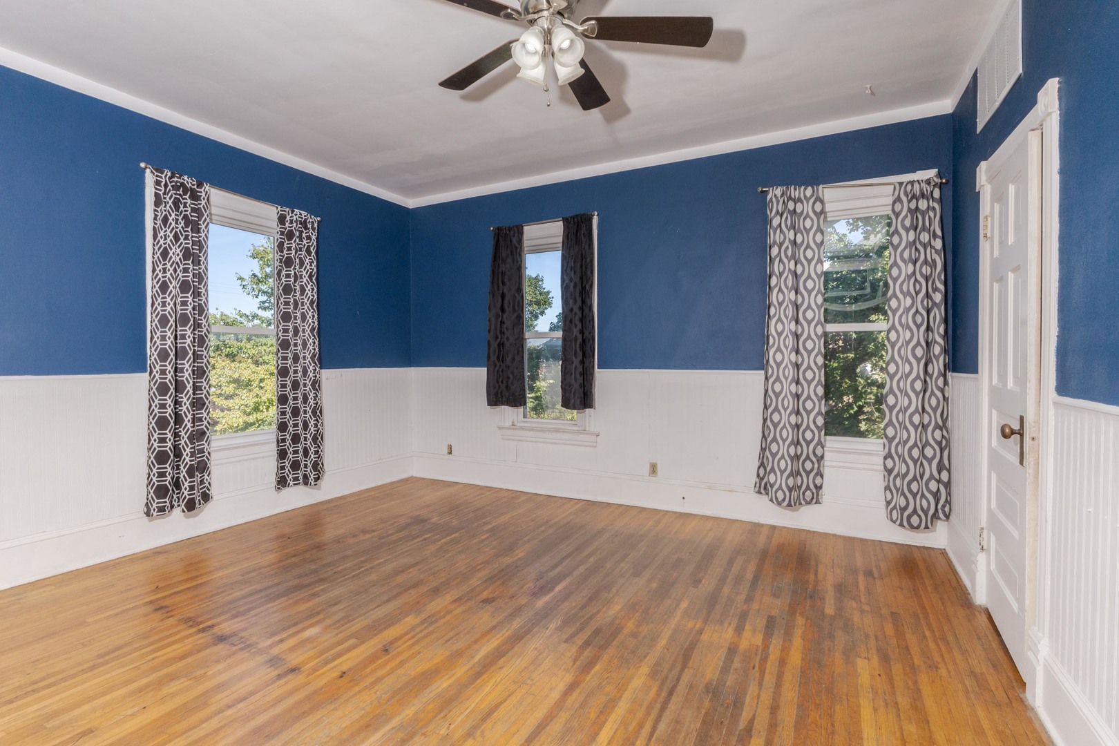 904 South Madison Street Bloomington, IL 61701 - Photo 20 of 46 a view of an empty room with wooden floor and a window
