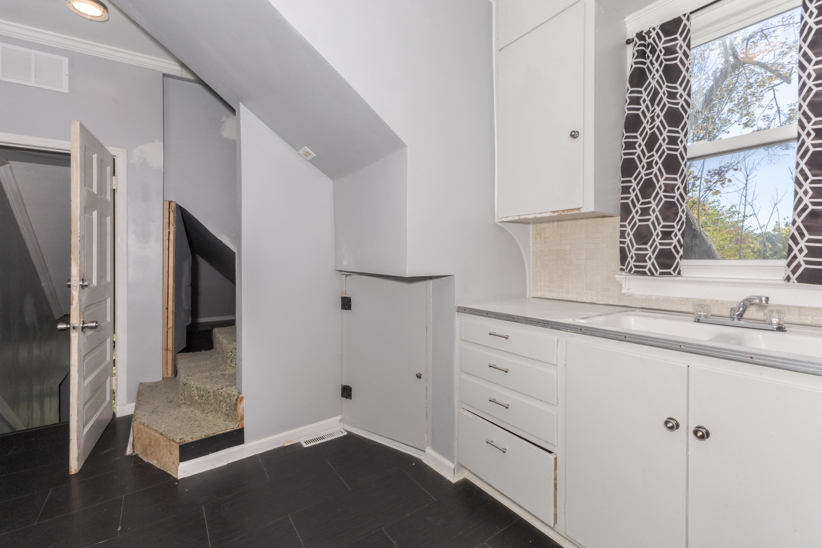 904 South Madison Street Bloomington, IL 61701 - Photo 22 of 46 a bathroom with a sink and a mirror