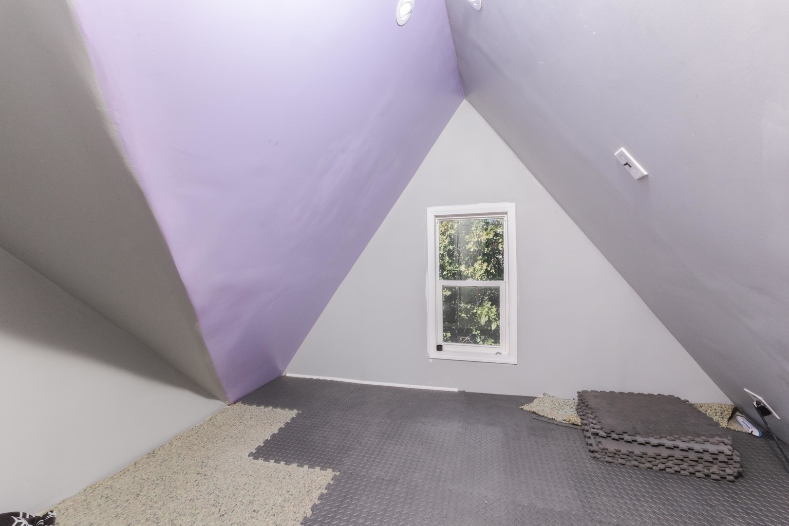 904 South Madison Street Bloomington, IL 61701 - Photo 29 of 46 a view of entryway and hall