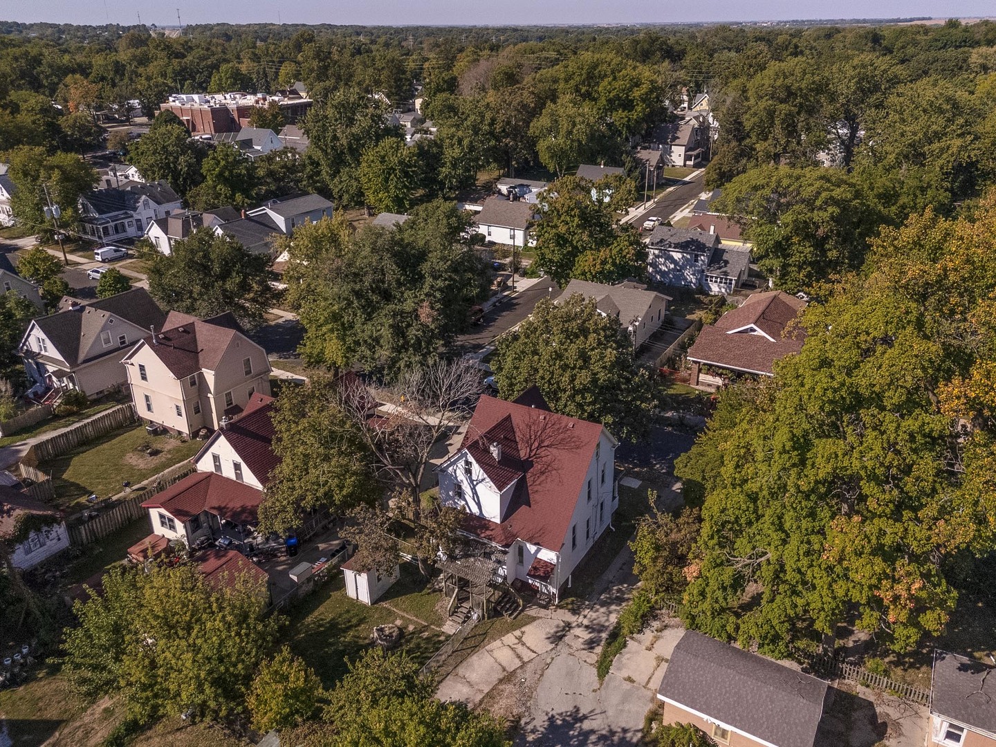904 South Madison Street Bloomington, IL 61701 - Photo 36 of 46 an aerial view of residential house with outdoor space and trees all around
