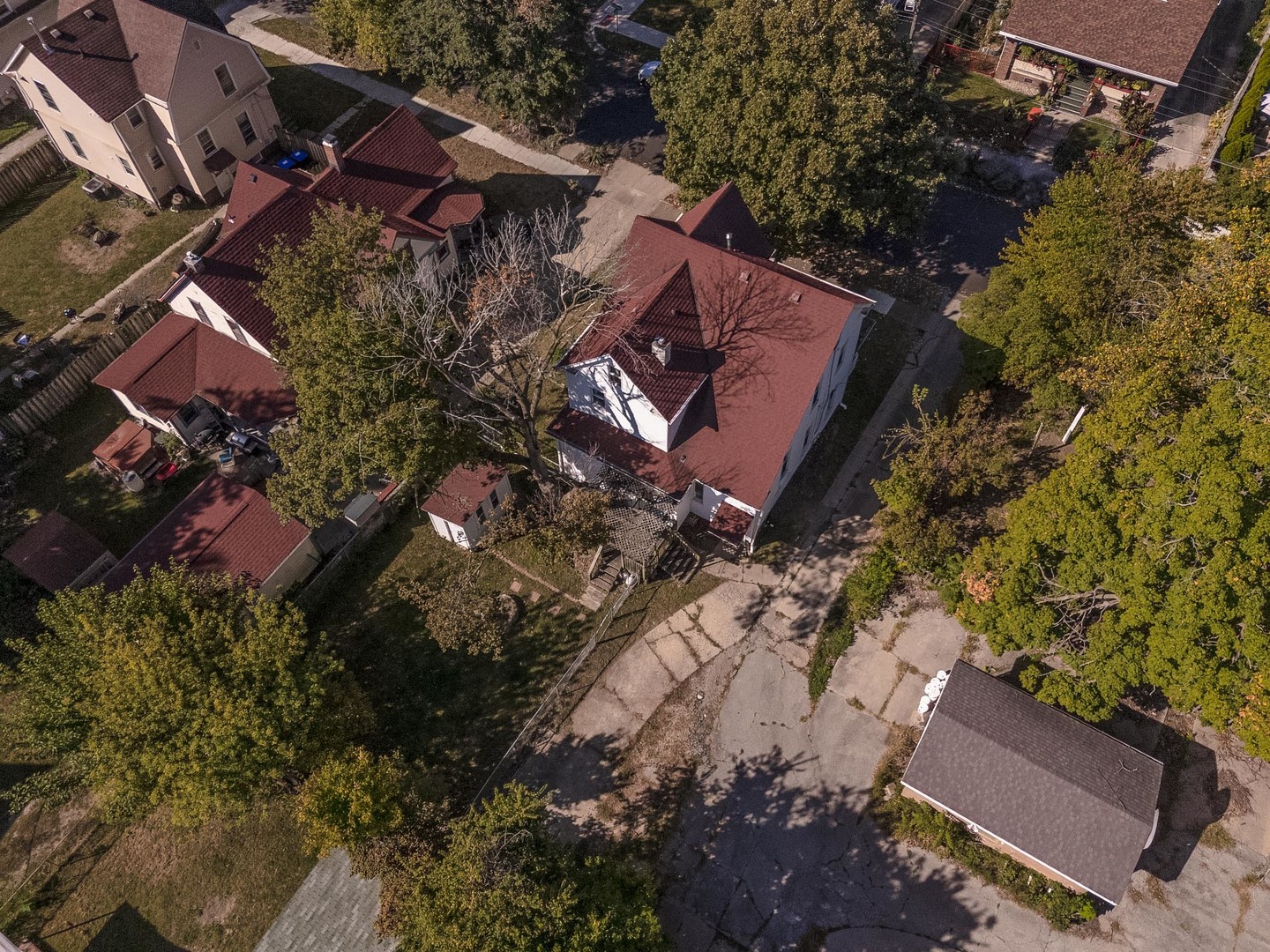 904 South Madison Street Bloomington, IL 61701 - Photo 39 of 46 an aerial view of a house with a yard