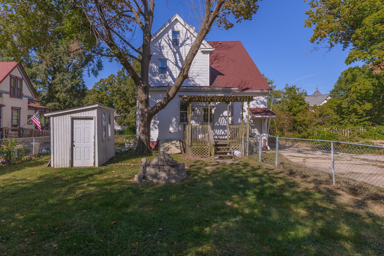 904 South Madison Street Bloomington, IL 61701 - Photo 40 of 46 a view of a house with a yard