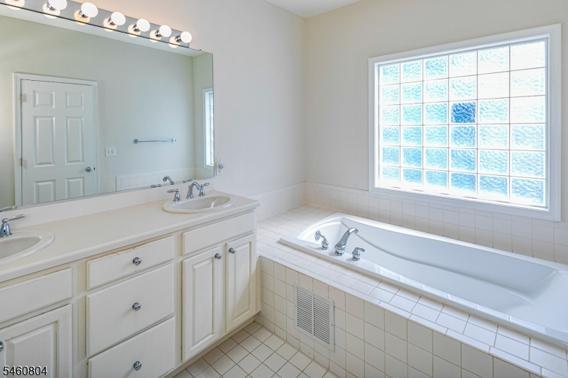 6 Ironwood Road Skillman, NJ 08558 - Photo 20 of 28 Gallery Image 20