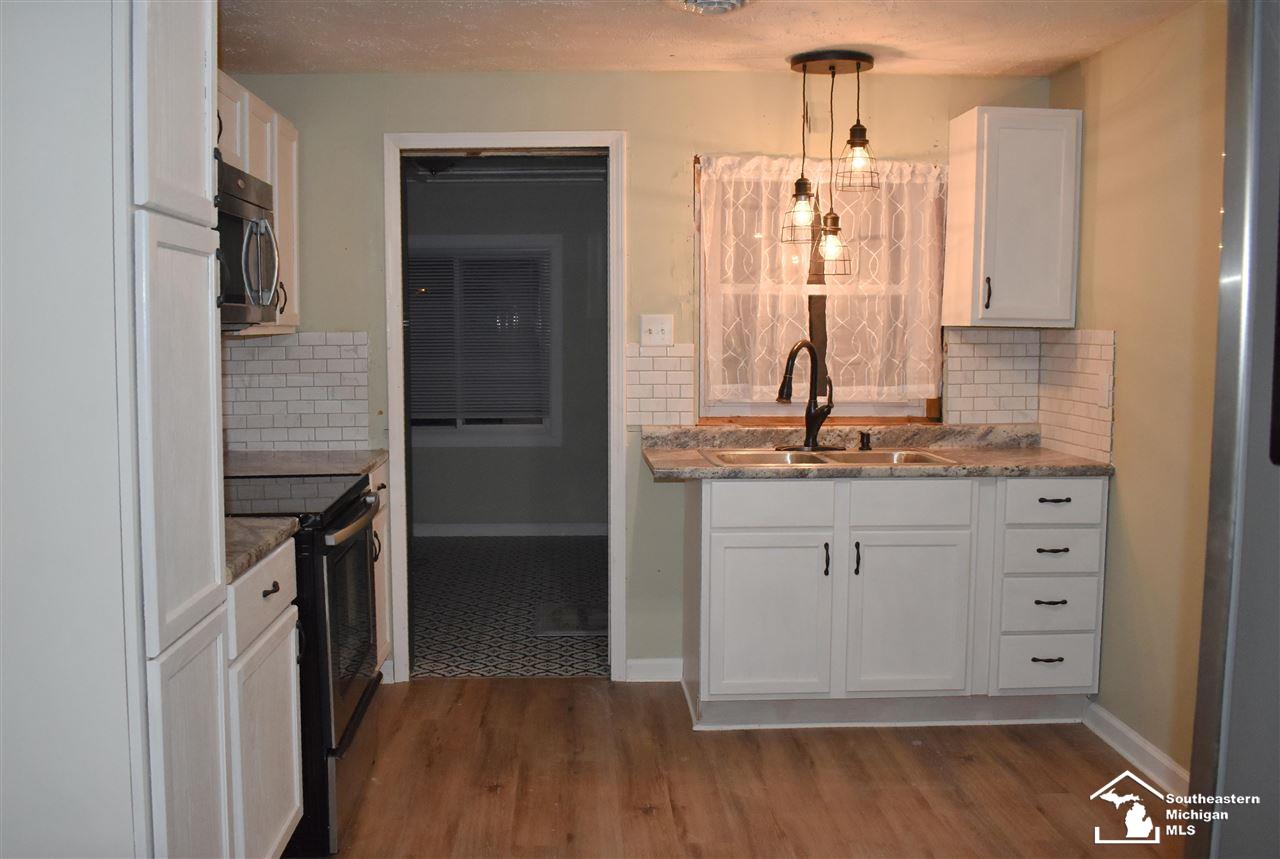 6263 Dallas Road Monroe, MI 48161 - Photo 6 of 22 Kitchen
