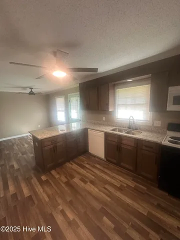 $1,900 | 54 Nixon Avenue, Rocky Point, NC 28457