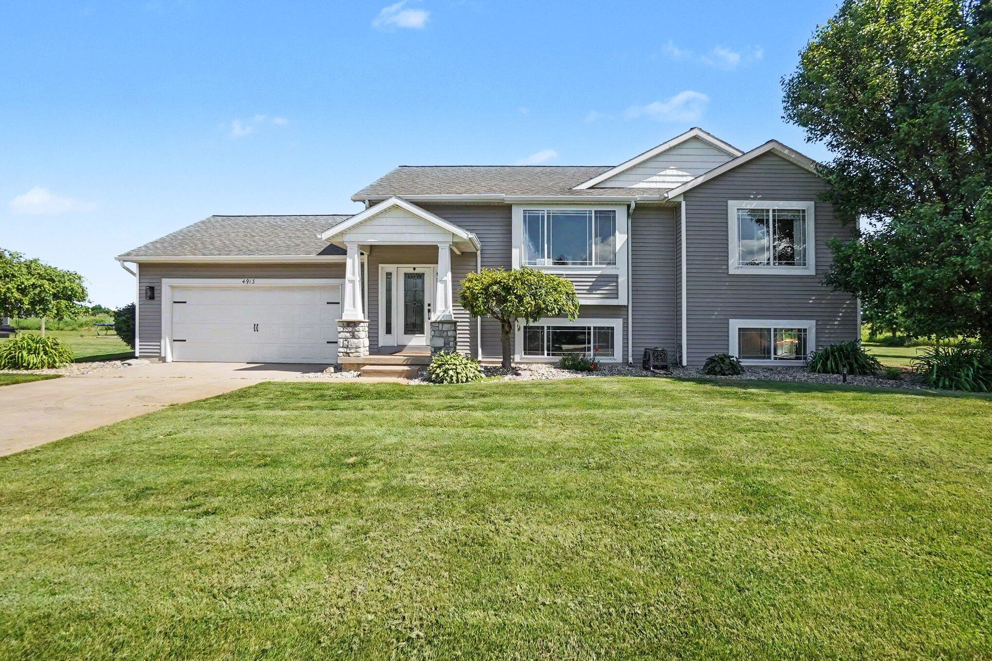 4913 Daisy Way Fremont, MI 49412 - Photo 2 of 48 004_file_2773