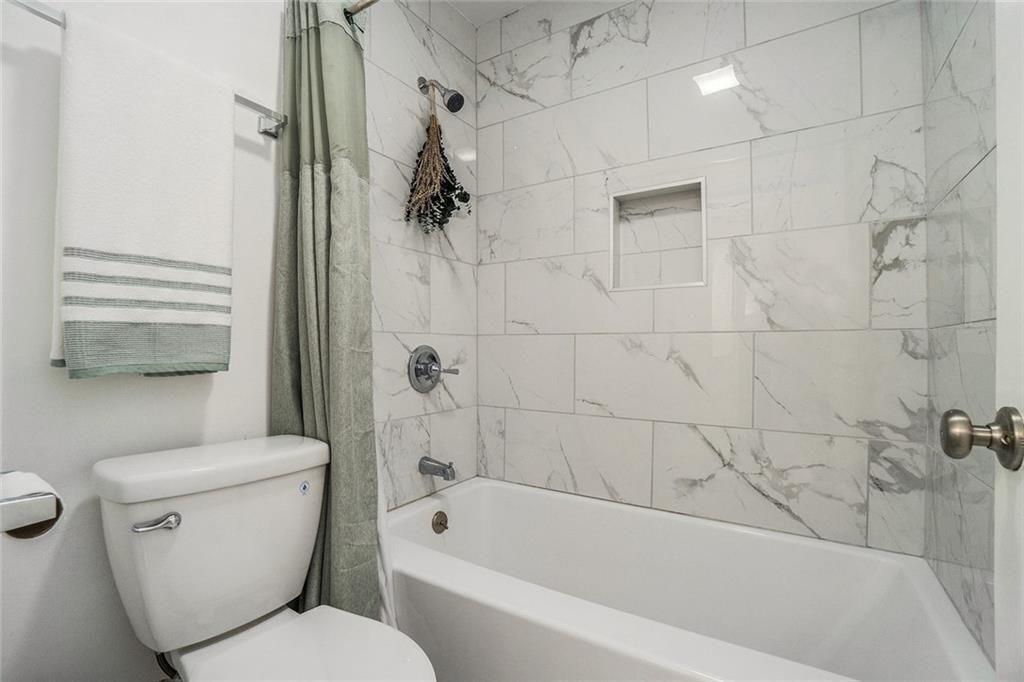 94 Rosaire Place Northwest Atlanta, GA 30327 - Photo 9 of 21 a bathroom with a toilet and a bathtub