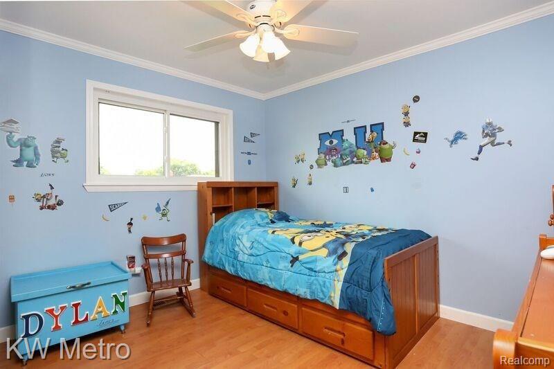 32745 Bunert Road Warren, MI 48088 - Photo 10 of 30 2nd Bedroom.jpg