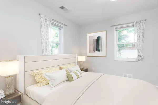 $3,600 | 710 North Buchanan Street, Arlington, VA 22203