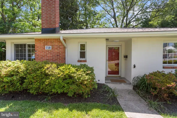 $3,600 | 710 North Buchanan Street, Arlington, VA 22203